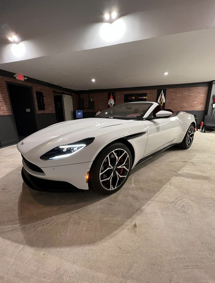 Aston Martin DB11